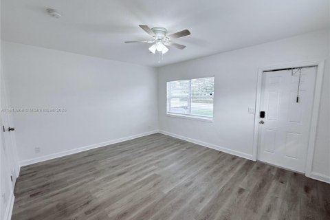 Villa ou maison à louer à Lake Worth, Floride: 1 chambre, 37.9 m2 № 1836331 - photo 13