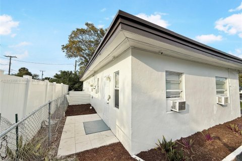 Villa ou maison à louer à Lake Worth, Floride: 1 chambre, 37.9 m2 № 1836331 - photo 9