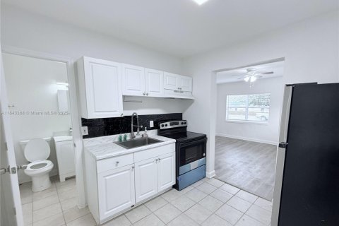 Villa ou maison à louer à Lake Worth, Floride: 1 chambre, 37.9 m2 № 1836331 - photo 3