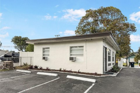 Villa ou maison à louer à Lake Worth, Floride: 1 chambre, 37.9 m2 № 1836331 - photo 16