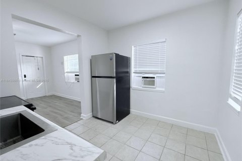 Villa ou maison à louer à Lake Worth, Floride: 1 chambre, 37.9 m2 № 1836331 - photo 4