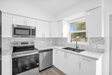 Casa en alquiler en Winter Haven, Florida, 3 dormitorios, 104.05 m2 № 2148715 - foto 5
