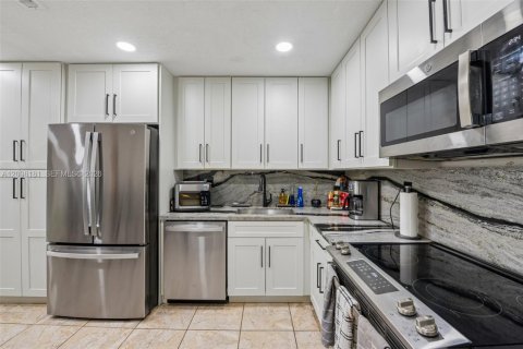 Casa en venta en Miami Gardens, Florida, 3 dormitorios, 159.61 m2 № 2394969 - foto 14