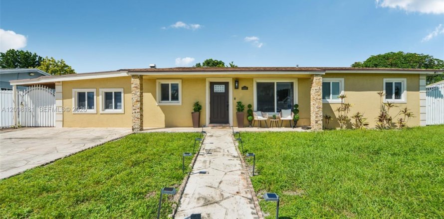 Casa en Miami Gardens, Florida 3 dormitorios, 159.61 m2 № 2394969