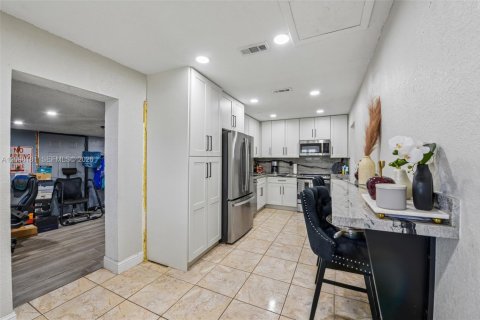 Casa en venta en Miami Gardens, Florida, 3 dormitorios, 159.61 m2 № 2394969 - foto 11