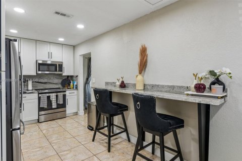 Casa en venta en Miami Gardens, Florida, 3 dormitorios, 159.61 m2 № 2394969 - foto 13