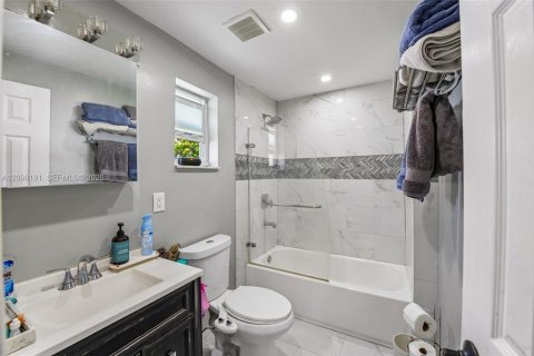 Casa en venta en Miami Gardens, Florida, 3 dormitorios, 159.61 m2 № 2394969 - foto 30
