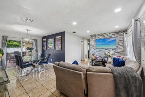 Casa en venta en Miami Gardens, Florida, 3 dormitorios, 159.61 m2 № 2394969 - foto 8