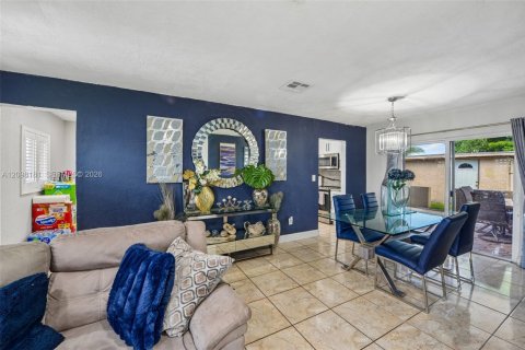 Casa en venta en Miami Gardens, Florida, 3 dormitorios, 159.61 m2 № 2394969 - foto 7