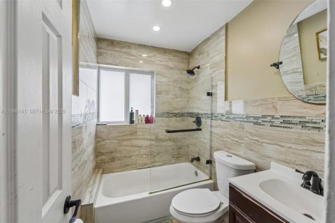 Casa en venta en Miami Gardens, Florida, 3 dormitorios, 159.61 m2 № 2394969 - foto 19