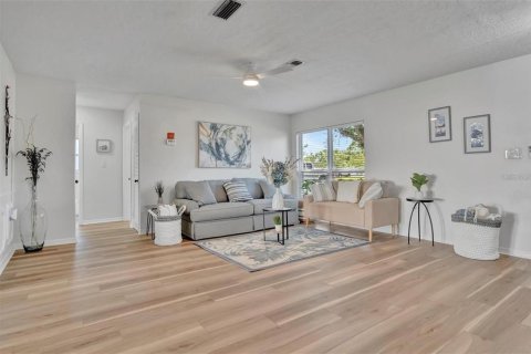 Casa en alquiler en Apollo Beach, Florida, 3 dormitorios, 151.71 m2 № 2277298 - foto 6
