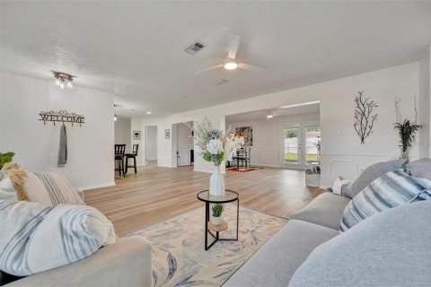 Casa en alquiler en Apollo Beach, Florida, 3 dormitorios, 151.71 m2 № 2277298 - foto 8