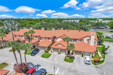 Touwnhouse à vendre à Coral Springs, Floride: 3 chambres, 136.75 m2 № 2402625 - photo 2