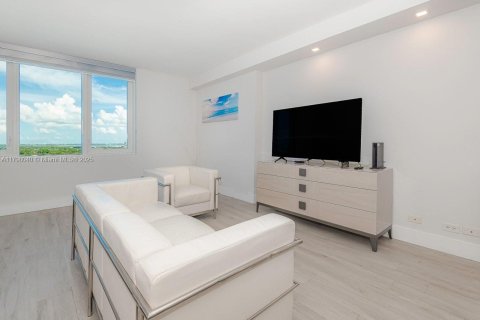 Condo in Miami Beach, Florida  № 2169360 - photo 7