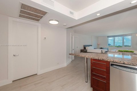 Condo in Miami Beach, Florida  № 2169360 - photo 21