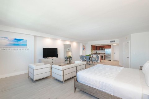 Condo in Miami Beach, Florida  № 2169360 - photo 12