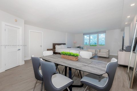 Condo in Miami Beach, Florida  № 2169360 - photo 2