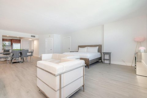 Condo in Miami Beach, Florida  № 2169360 - photo 9