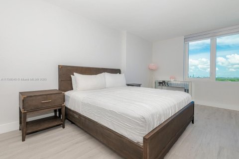 Condo in Miami Beach, Florida  № 2169360 - photo 8