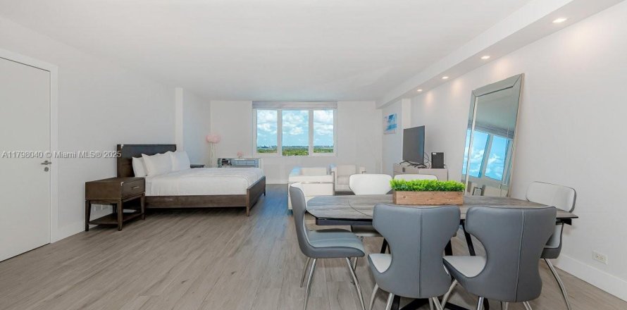 Studio in the Condo in Miami Beach, Florida  № 2169360