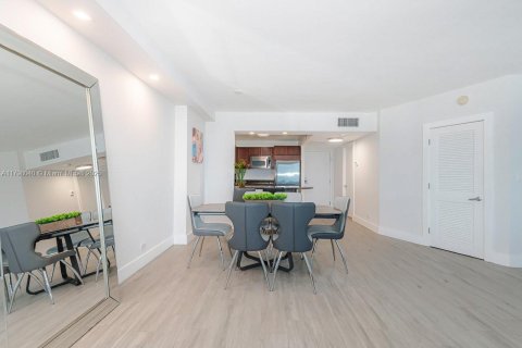 Condo in Miami Beach, Florida  № 2169360 - photo 14