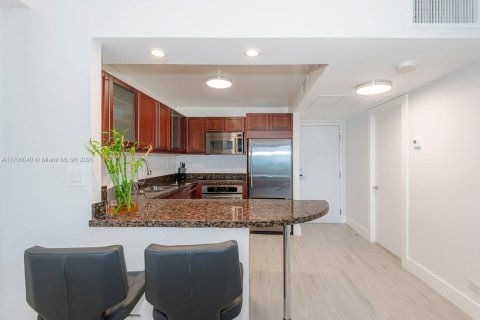 Condo in Miami Beach, Florida  № 2169360 - photo 17