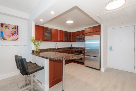 Condo in Miami Beach, Florida  № 2169360 - photo 18