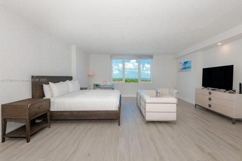 Condo in Miami Beach, Florida  № 2169360 - photo 5