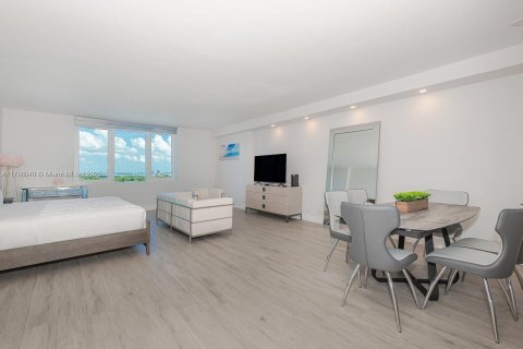 Condo in Miami Beach, Florida  № 2169360 - photo 3