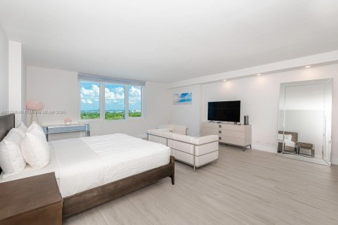 Condo in Miami Beach, Florida  № 2169360 - photo 6
