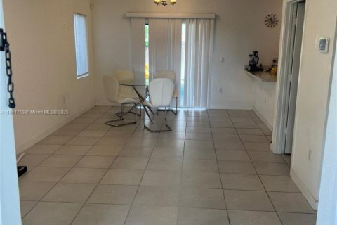 House in Homestead, Florida 3 bedrooms, 132.66 sq.m. № 1834458 - photo 4