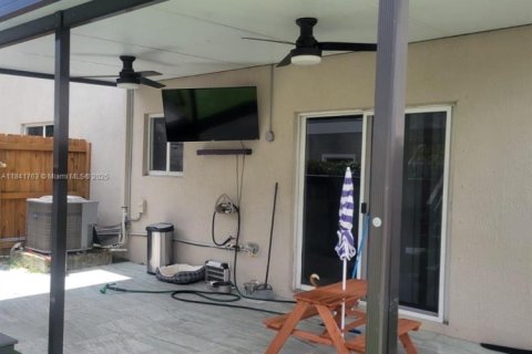 House in Homestead, Florida 3 bedrooms, 132.66 sq.m. № 1834458 - photo 15