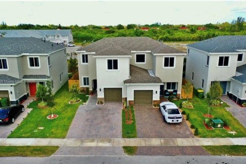 House in Homestead, Florida 3 bedrooms, 132.66 sq.m. № 1834458 - photo 1