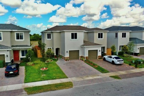 House in Homestead, Florida 3 bedrooms, 132.66 sq.m. № 1834458 - photo 2