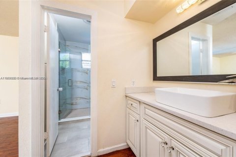 House in Cutler Bay, Florida 4 bedrooms, 187.66 sq.m. № 1954220 - photo 24