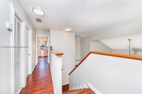 House in Cutler Bay, Florida 4 bedrooms, 187.66 sq.m. № 1954220 - photo 23