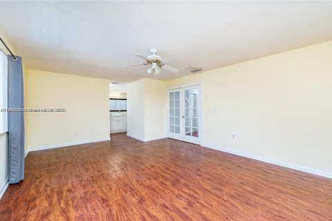 House in Cutler Bay, Florida 4 bedrooms, 187.66 sq.m. № 1954220 - photo 21