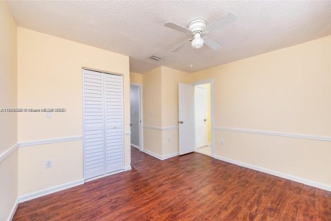 House in Cutler Bay, Florida 4 bedrooms, 187.66 sq.m. № 1954220 - photo 19