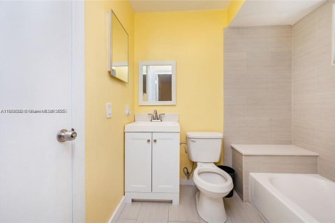 House in Cutler Bay, Florida 4 bedrooms, 187.66 sq.m. № 1954220 - photo 15