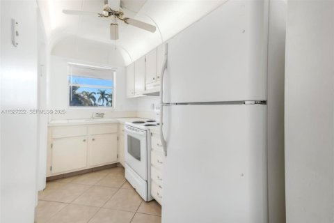 Condominio en venta en Hallandale Beach, Florida, 1 dormitorio, 65.03 m2 № 1985855 - foto 9