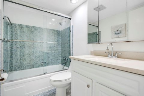 Condominio en venta en Hallandale Beach, Florida, 1 dormitorio, 65.03 m2 № 1985855 - foto 12