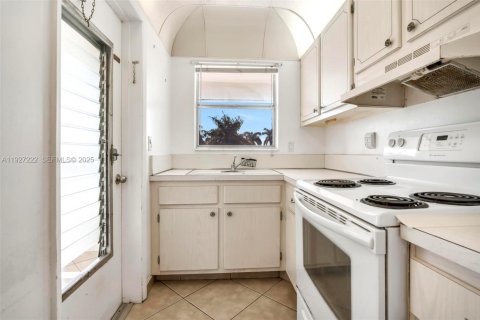 Condominio en venta en Hallandale Beach, Florida, 1 dormitorio, 65.03 m2 № 1985855 - foto 11