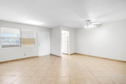 Condominio en venta en Hallandale Beach, Florida, 1 dormitorio, 65.03 m2 № 1985855 - foto 5