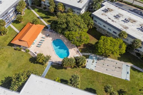 Condominio en venta en Hallandale Beach, Florida, 1 dormitorio, 65.03 m2 № 1985855 - foto 24