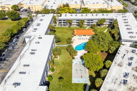 Condominio en venta en Hallandale Beach, Florida, 1 dormitorio, 65.03 m2 № 1985855 - foto 22