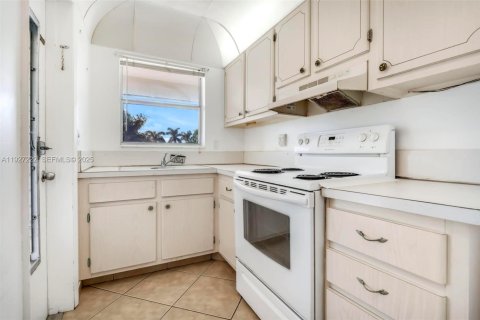 Condominio en venta en Hallandale Beach, Florida, 1 dormitorio, 65.03 m2 № 1985855 - foto 10