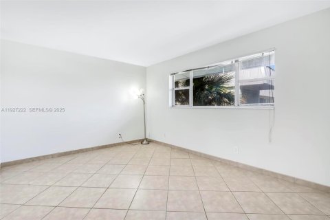 Condominio en venta en Hallandale Beach, Florida, 1 dormitorio, 65.03 m2 № 1985855 - foto 14