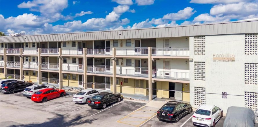 Condominio en Hallandale Beach, Florida, 1 dormitorio № 1985855