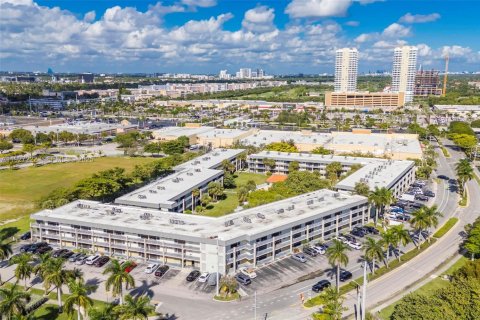 Condominio en venta en Hallandale Beach, Florida, 1 dormitorio, 65.03 m2 № 1985855 - foto 19