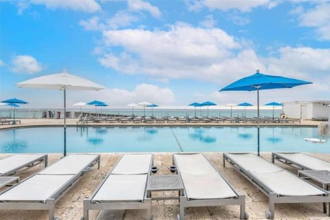 Copropriété à vendre à Sunny Isles Beach, Floride: 38.09 m2 № 1860769 - photo 12